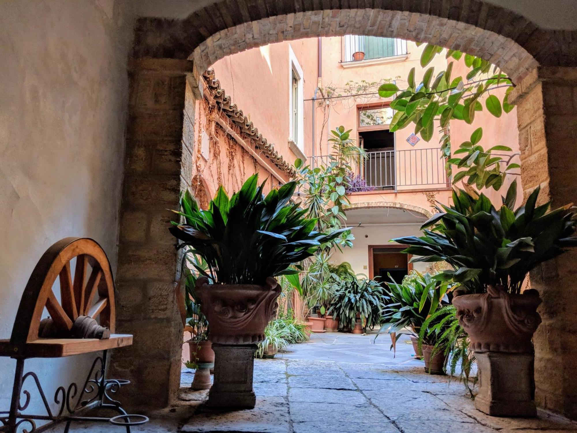 Casa di Chiara Hostel Crotone Bagian luar foto