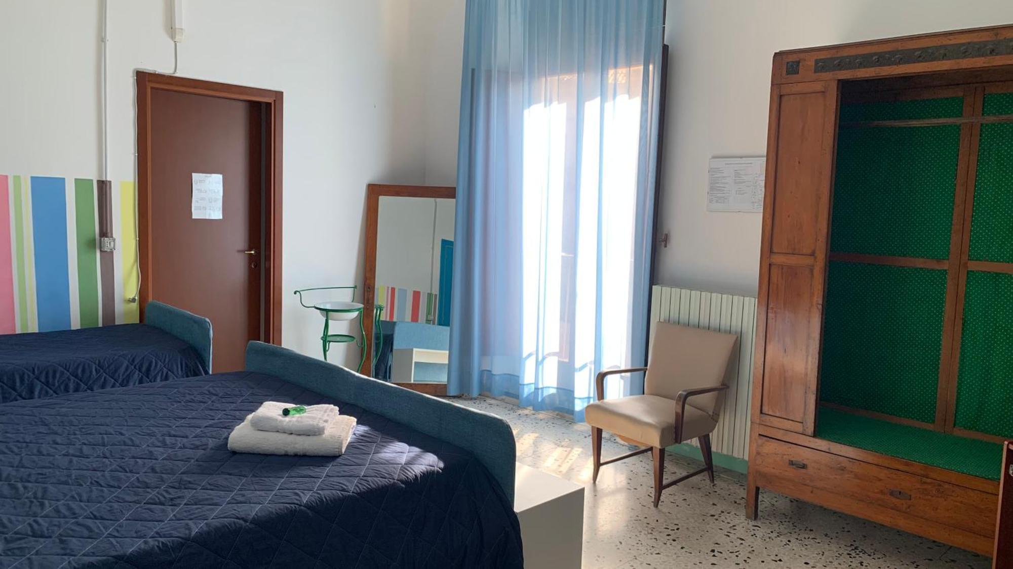 Casa di Chiara Hostel Crotone Bagian luar foto