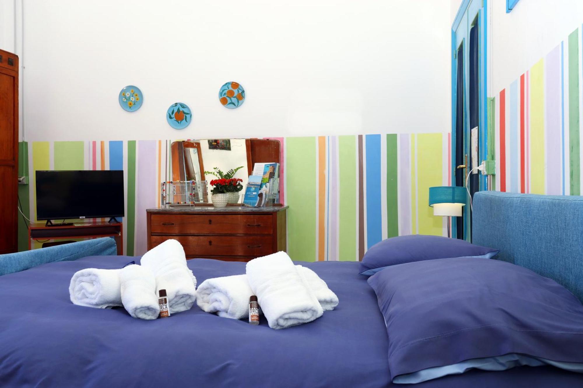 Casa di Chiara Hostel Crotone Bagian luar foto