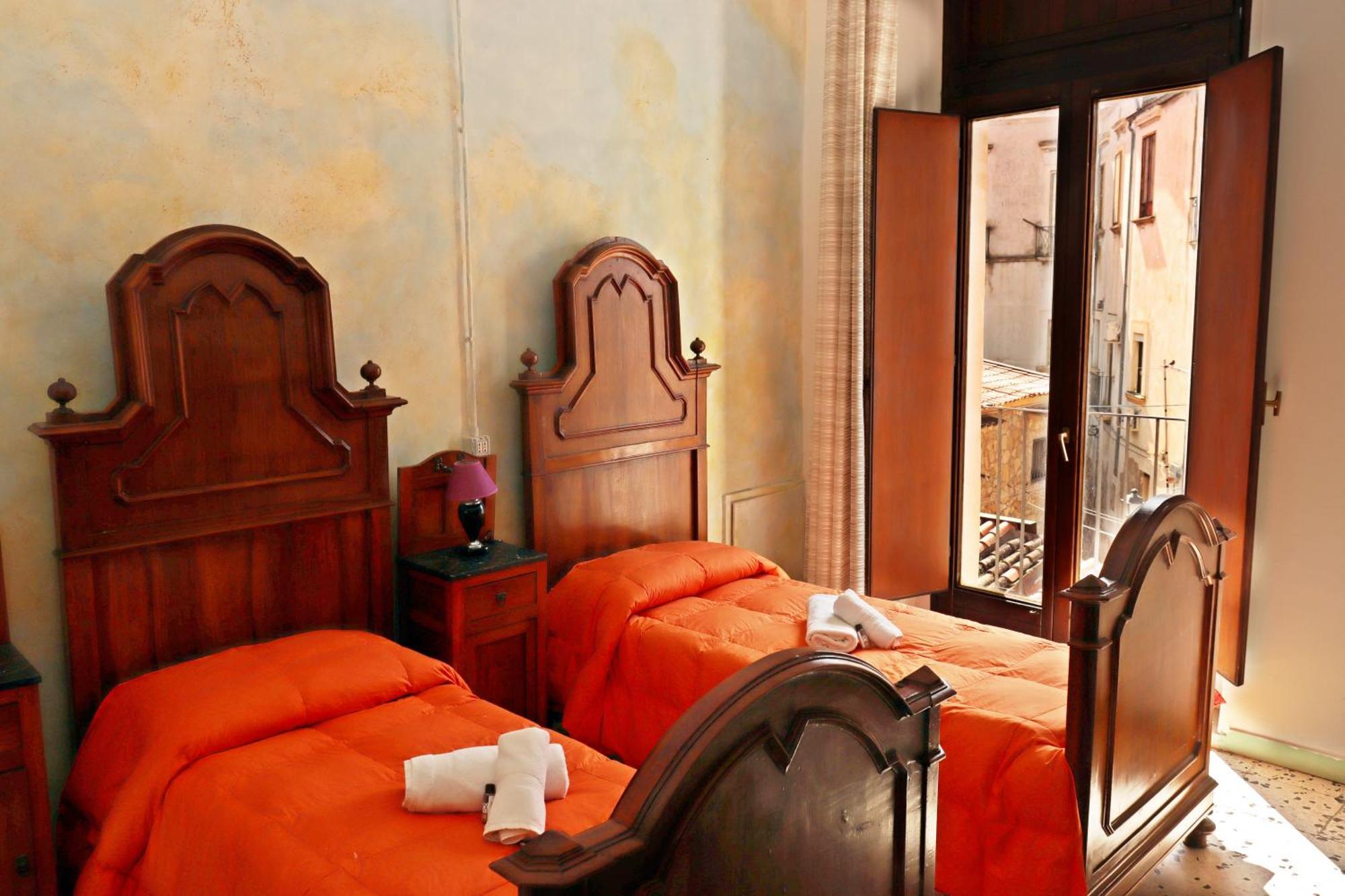 Casa di Chiara Hostel Crotone Bagian luar foto