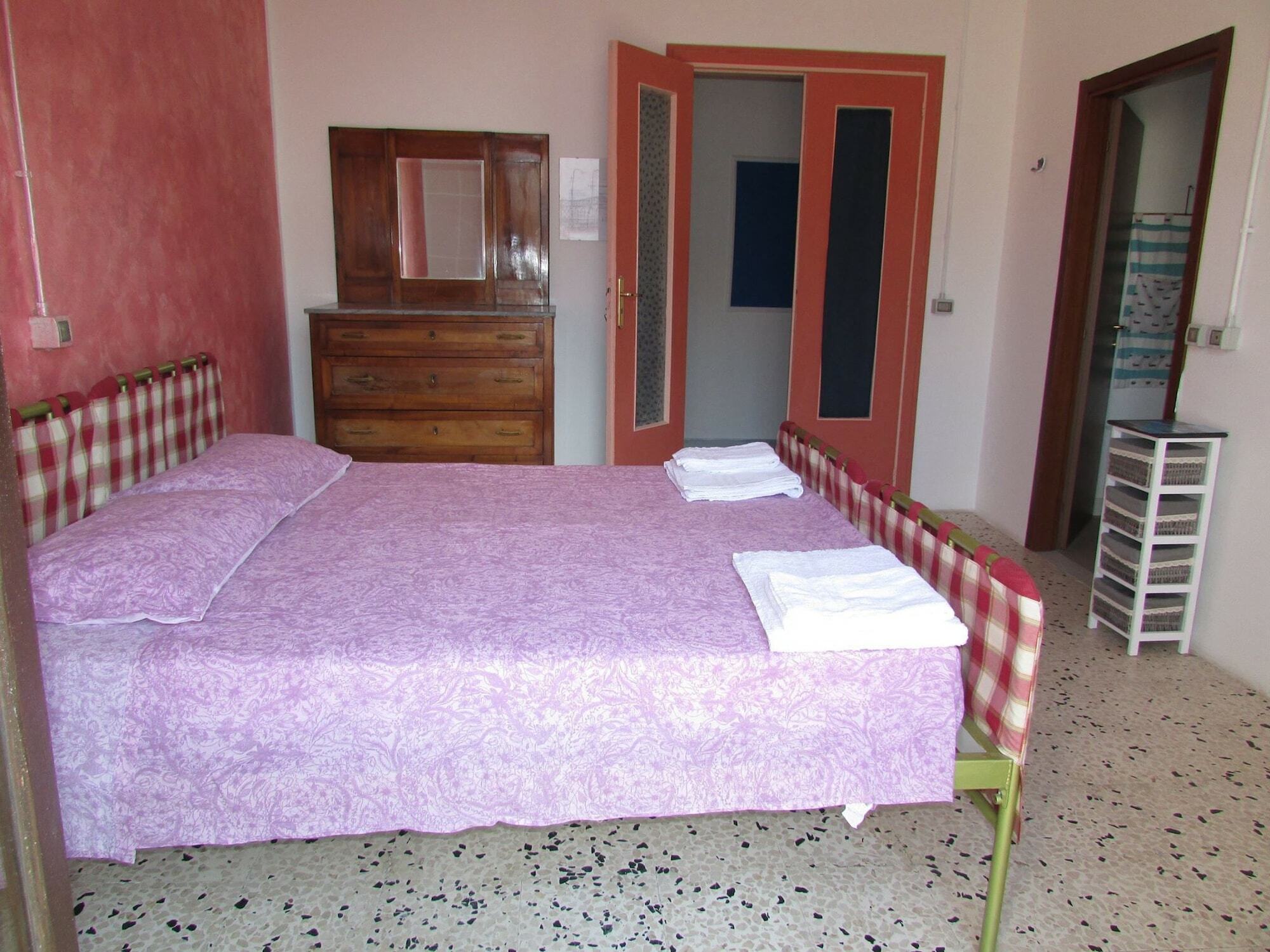 Casa di Chiara Hostel Crotone Bagian luar foto